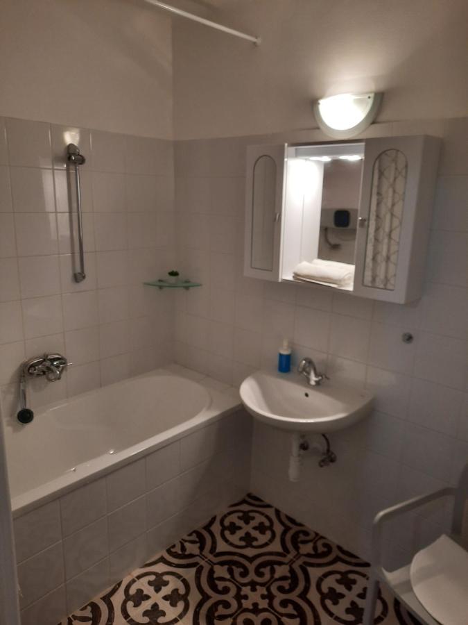 Eszterlanc Apartman Eger Appartement Buitenkant foto