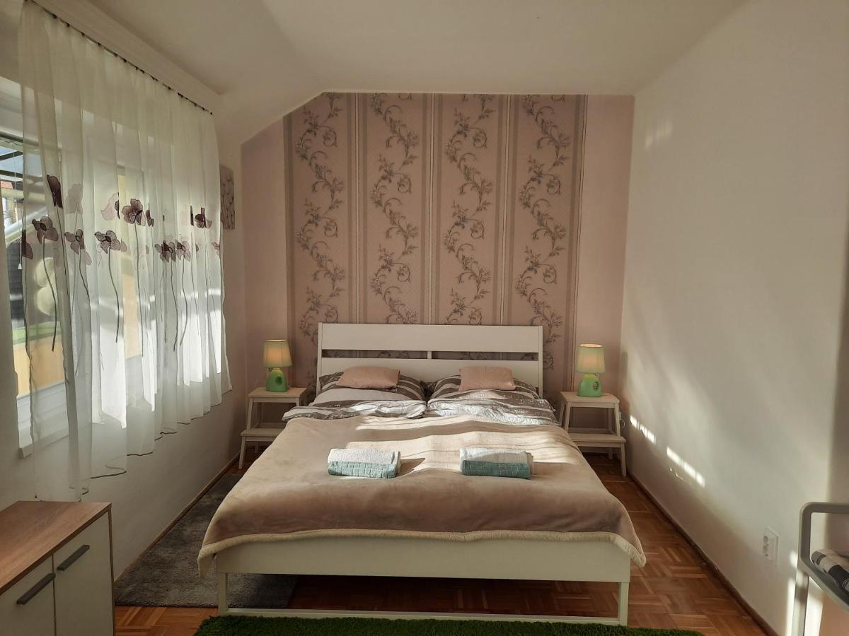 Eszterlanc Apartman Eger Appartement Buitenkant foto